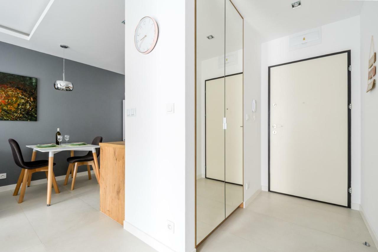 M&R Apartament Airport&Business Deluxe Cybernetyki 17 - Underground Garage - Free Wifi - Netflix - Air Conditioning - Self Check-In, Close By Chopin Airport Βαρσοβία Εξωτερικό φωτογραφία