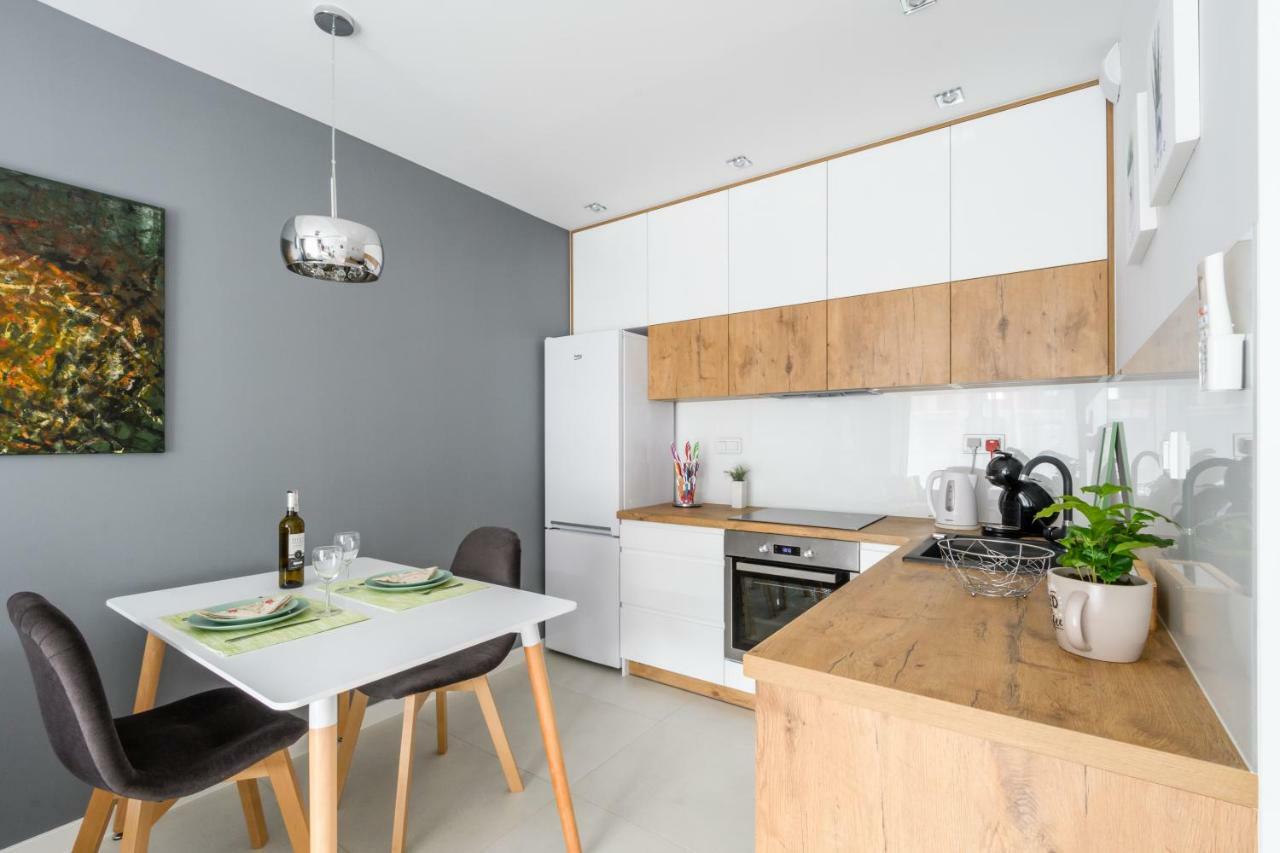 M&R Apartament Airport&Business Deluxe Cybernetyki 17 - Underground Garage - Free Wifi - Netflix - Air Conditioning - Self Check-In, Close By Chopin Airport Βαρσοβία Εξωτερικό φωτογραφία
