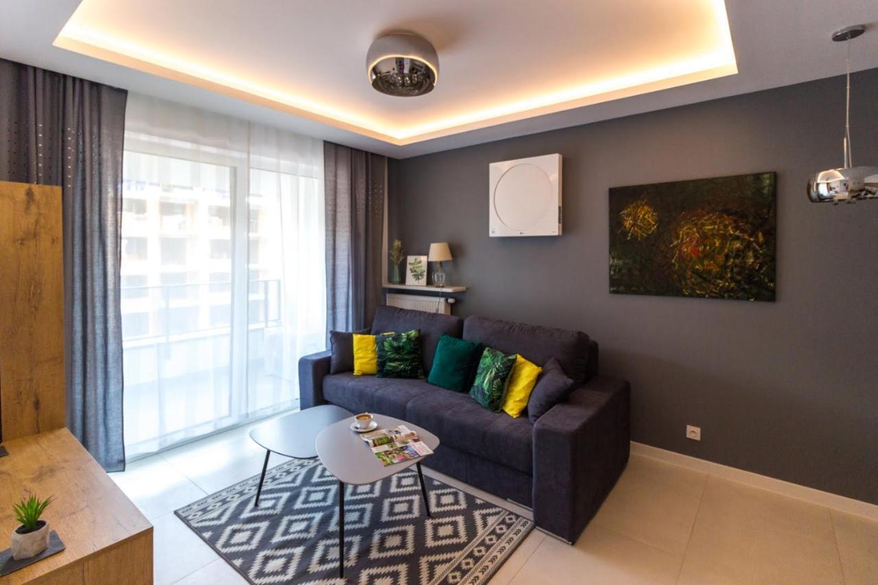 M&R Apartament Airport&Business Deluxe Cybernetyki 17 - Underground Garage - Free Wifi - Netflix - Air Conditioning - Self Check-In, Close By Chopin Airport Βαρσοβία Εξωτερικό φωτογραφία